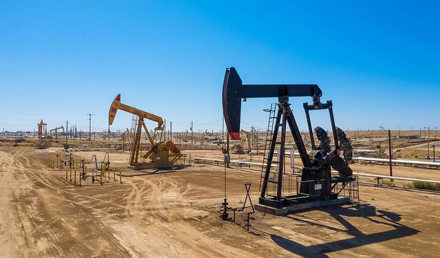 IEA, Küresel Petrol Talebi Artış Tahminini Aşağı Yönlü Revize Etti