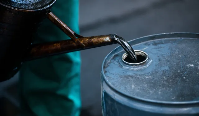 ABD'nin Ticari Ham Petrol Stokları 2,4 Milyon Varil Azaldı