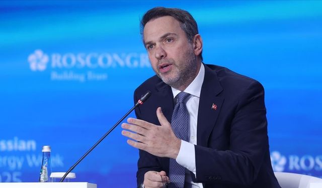 Enerji Bakanı Bayraktar'a Rusya'da "Nükleer Alandaki Uluslararası İşbirliği Nişanı" Verildi