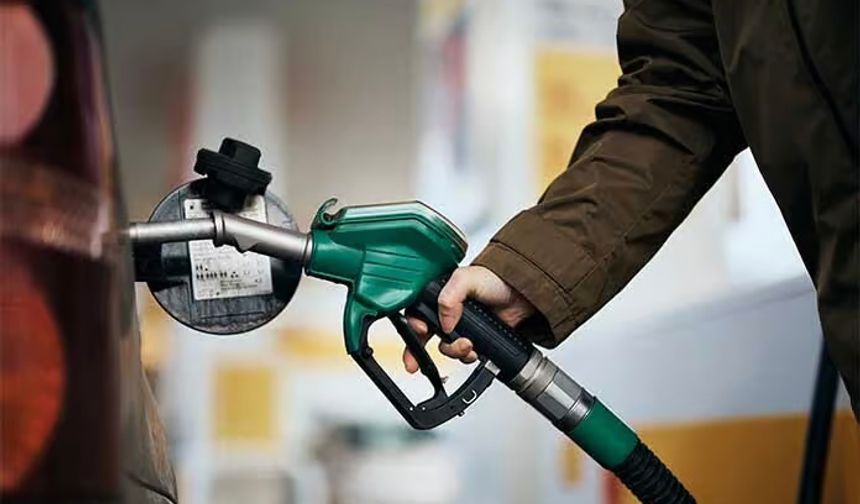 Türkiye'nin Petrol İthalatı Geçen Yıla Göre Yüzde 2,3 Azaldı